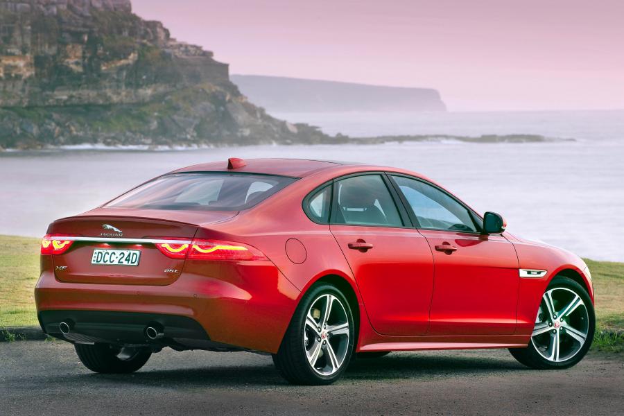  Jaguar XF R-Sport 2016 года  (AU) (фото 9 из 26)